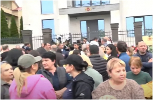 Акция протеста армянских экспортеров перед посольством Грузии (видео)